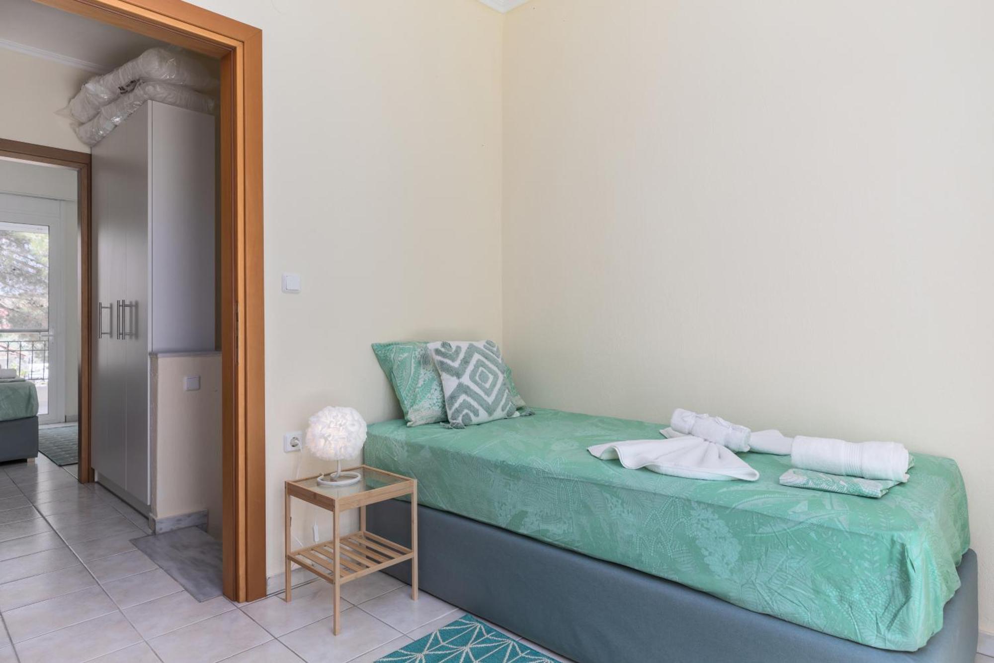 Alexandra'S Maisonette. Paralia Dionysiou Exterior photo