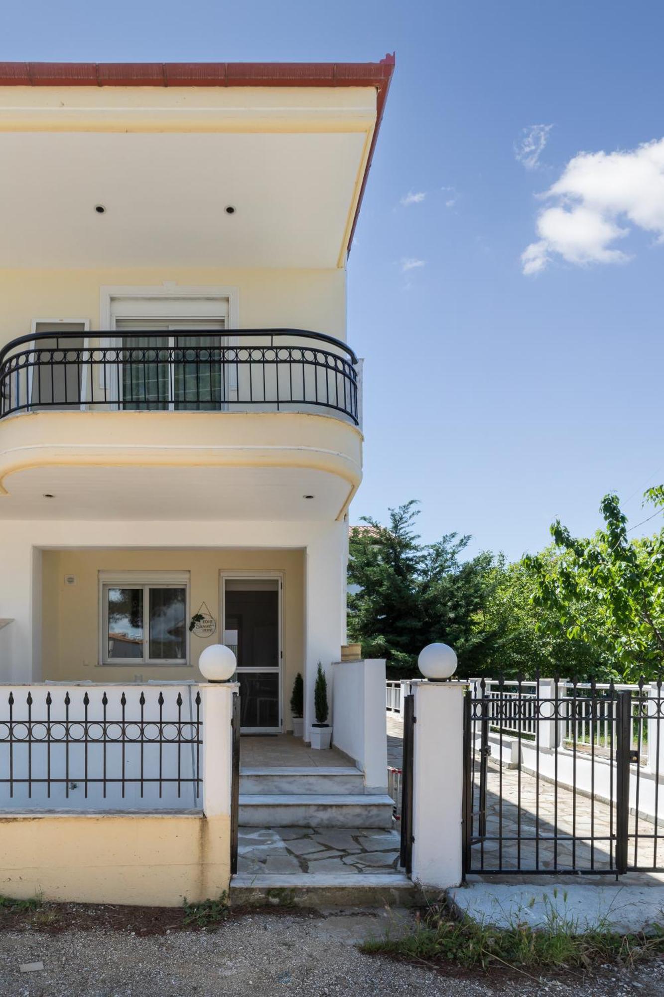 Alexandra'S Maisonette. Paralia Dionysiou Exterior photo
